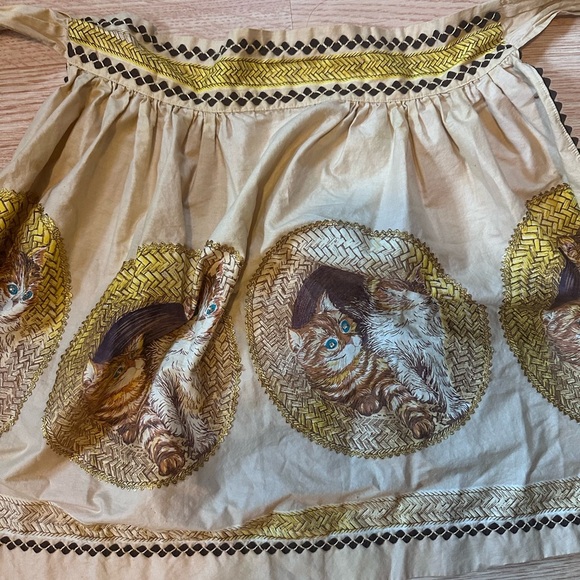 Cream‎ and White Smocked Bubble Apron Jeweled Eyes - Picture 1 of 5